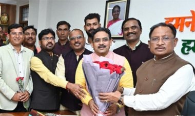 मुख्यमंत्री से छत्तीसगढ़ प्रदेश शौंडिक समाज के प्रतिनिधि मंडल ने की भेंट