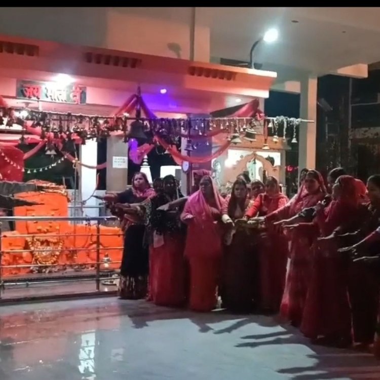 सकल हिंदू समाज का बांग्लादेश हिंसा के विरोध में आंदोलन:ग्रामीणों ने भजन-कीर्तन और हनुमान चालीसा का पाठ किया, कहा- हम एकजुट होकर संघर्ष करेंगे