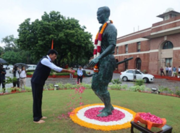 खेल मंत्री ने 'हॉकी के जादूगर' मेजर ध्यानचंद को उनकी पुण्यतिथि पर दी श्रद्धांजलि