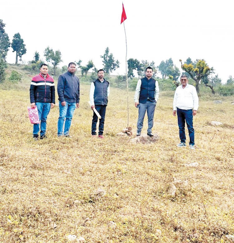 अभिलेख में कूटरचना कर 13 एकड़ सरकारी जमीन को कराया था अपने नाम दर्ज