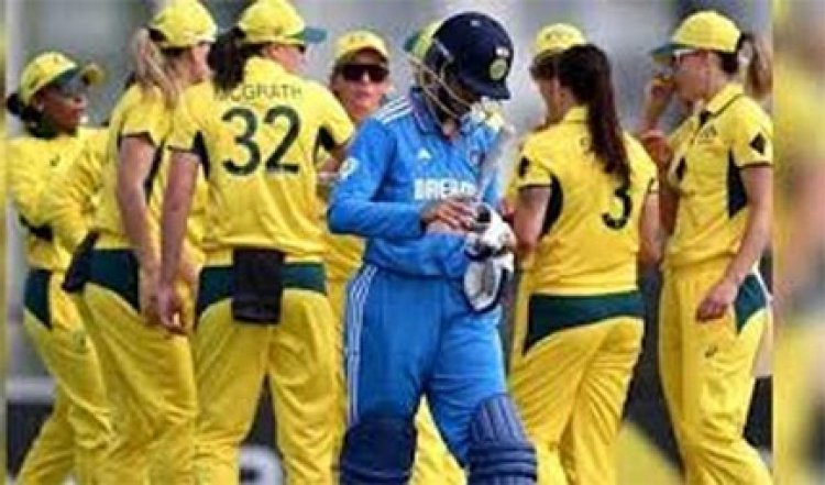 ऑस्ट्रेलियाई महिला टीम ने भारत को 100 रन पर समेटा