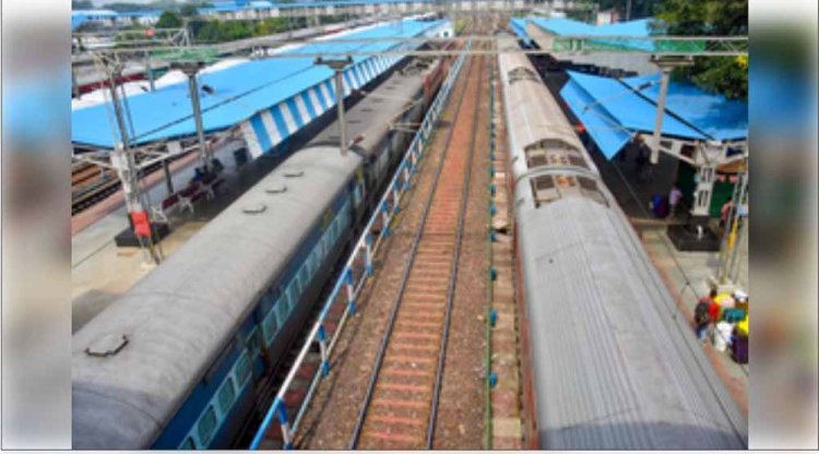 महाकुंभ के पहले भारतीय रेलवे ने बताया- प्रयागराज-वाराणसी रेलवे ट्रैक पर 130 किमी/घंटे की रफ्तार से दौड़ेगी ट्रेन