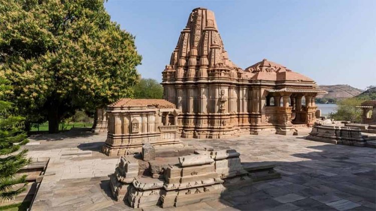 धार्मिक स्थल की पवित्रता बनाए रखने के लिए उदयपुर के एकलिंगजी मंदिर में मोबाइल और छोटे कपड़े पहनकर जाने पर प्रतिबंध