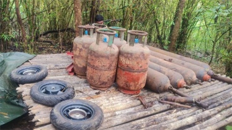 नक्सली चला रहे थे बंदूक बनाने की फैक्ट्री