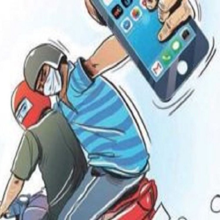 मोबाइल लूट के 3 बदमाश गिरफ्तार:एक दिन में 8-9 वारदात को दिया था अंजाम; युवती से फोन छीनकर हुए थे फरार