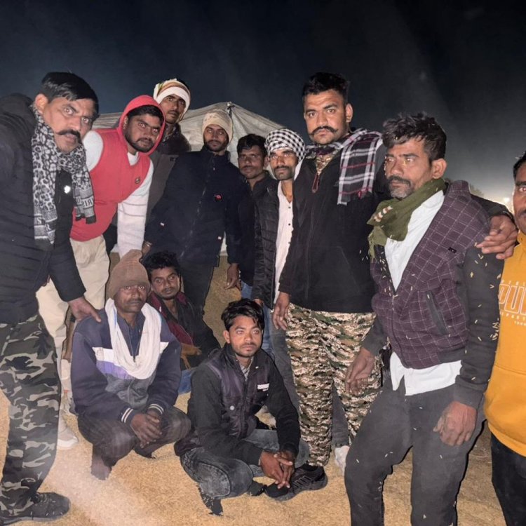 शिवपुरी में धान से भरी ट्रैक्टर-ट्रॉली पलटी:दबे किसानों को पुलिस ने निकाला बाहर, डबरा अनाज मंडी जा रहे थे