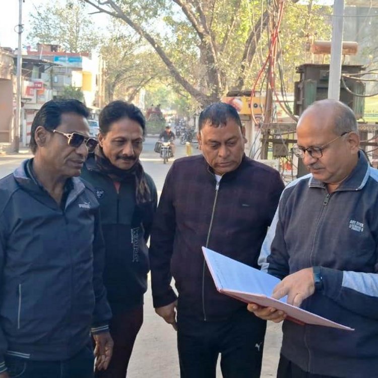 ड्‌यूटी से गायब मिले 44 नपा कर्मचारी:महापौर ने 1 दिन का वेतन काटा, नोटिस देकर मांगा जवाब; वाइन शॉप पर लगाया जुर्माना