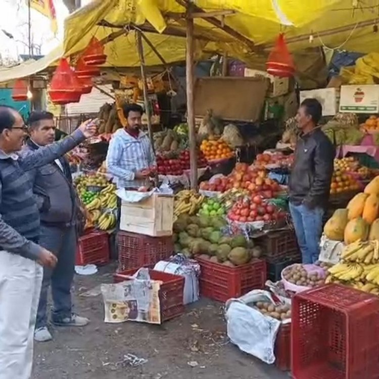 शाजापुर नगर पालिका की अंतिम चेतावनी:शहरी हाईवे के दोनों ओर से अतिक्रमण हटाने के लिए जारी किया नोटिस, 100 से अधिक लोगों का कब्जा