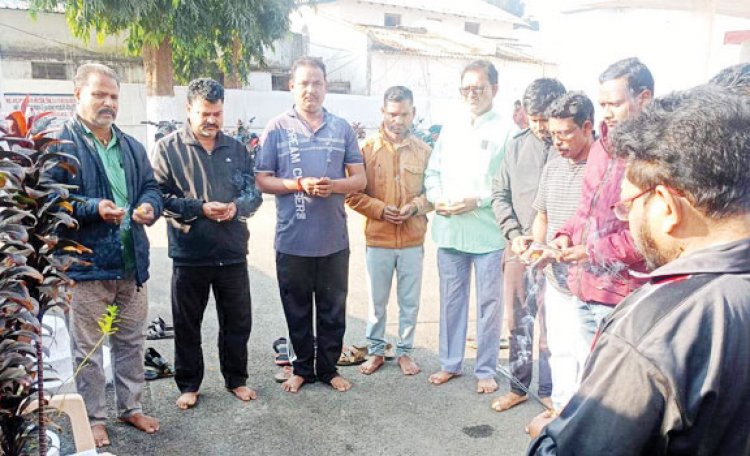 राजू नाग को दी श्रद्धांजलि