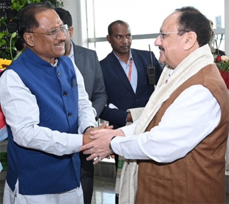 छत्तीसगढ़ के जनादेश परब में शामिल होने केन्द्रीय स्वास्थ्य मंत्री नड्डा रायपुर पहुंचे