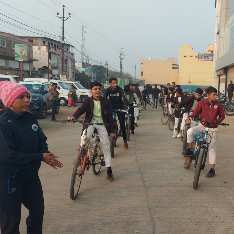 हरदा में पर्यटन बढ़ाने नर्मदा पैदल फेस्ट शुरू:बच्चों ने निकाली 6 किमी लंबी साइकिल रैली; अधिकारी रहे नदारद