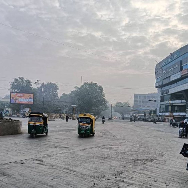 इंदौर में दूसरे दिन भी छाया कोहरा:रात का तापमान सामान्य से 7 डिग्री अधिक, अगले एक-दो दिन रहेगा ऐसा ही मौसम