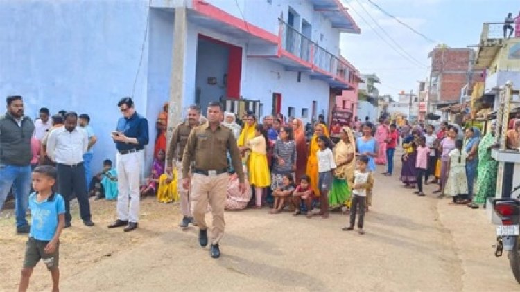 घर में फटा सिलेंडर, पति-पत्नी और बेटी की मौत