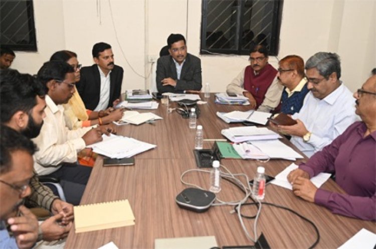 छात्रावास-आश्रम भवन निर्माण में गुणवत्ता और समयसीमा पर दें विशेष ध्यान - प्रमुख सचिव बोरा