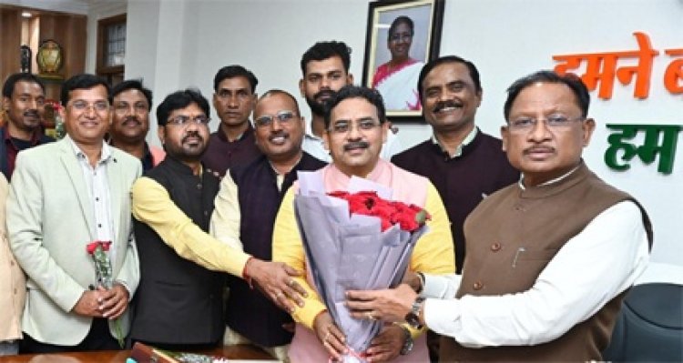 मुख्यमंत्री से छत्तीसगढ़ प्रदेश शौंडिक समाज के प्रतिनिधि मंडल ने की भेंट