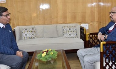 राज्यपाल डेका से संभागीय रेलवे प्रबंधक ने सौजन्य भेंट की