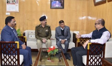 राज्यपाल डेका को मुख्य सचिव एवं वरिष्ठ अधिकारियों ने दी नए वर्ष की शुभकामनाएं
