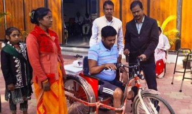 पुरेन्द्र हुआ अब आत्मनिर्भर : मुख्यमंत्री कैंप कार्यालय से मिली बैटरी चलित ट्रायसायकल