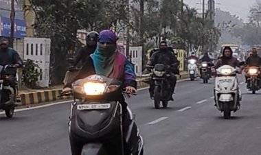 रतलाम में बर्फीली हवाओं ने बढ़ाई ठंड:अधिकतम और न्यूनतम पारा लुढ़का; मावठे का मौसम बनने के बाद निकली धूप