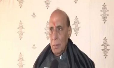 रक्षा मंत्री राजनाथ ने किया महाकुंभ में अमृत स्नान