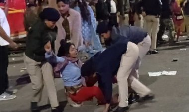 बर्खास्त B.Ed सहायक शिक्षकों को पुलिस ने घसीटकर सड़क से हटाया