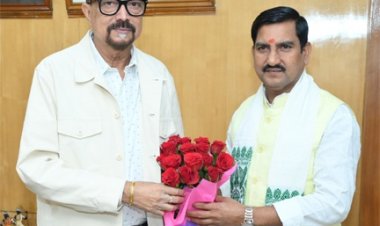 राज्यपाल डेका से केन्द्रीय मंत्री साहू ने की सौजन्य भेंट