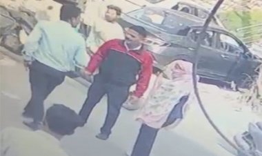 रायपुर में ट्रैफिक पुलिसकर्मी ने लड़की को मारा मुक्का