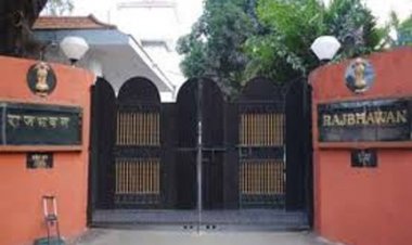 राष्ट्रीय मतदाता दिवस की शपथ : राजभवन के अधिकारियों एवं कर्मचारियों ने ली शपथ