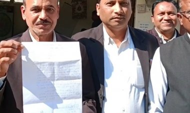 थाने पहुंचकर अधिवक्ता संघ ने दी आंदोलन की चेतवानी:पुलिस बोली-चोरों के मामले में वकील भी सख्ती बरतें