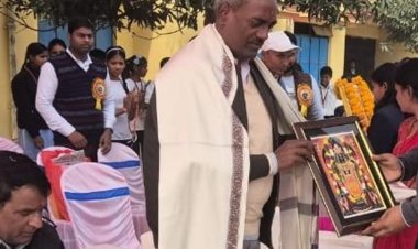 बापू की पुण्यतिथि पर बीजेपी-कांग्रेस नेताओं ने दी श्रृद्धांजलि:कुशाभाऊ ठाकरे सभागार में जुटे नेता; दो मिनट का मौन रखा