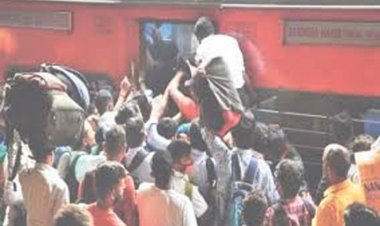 प्रयागराज जाने वाली ट्रेनों में बढ़ रही भीड़, फेरे बढ़ाने की उठी मांग