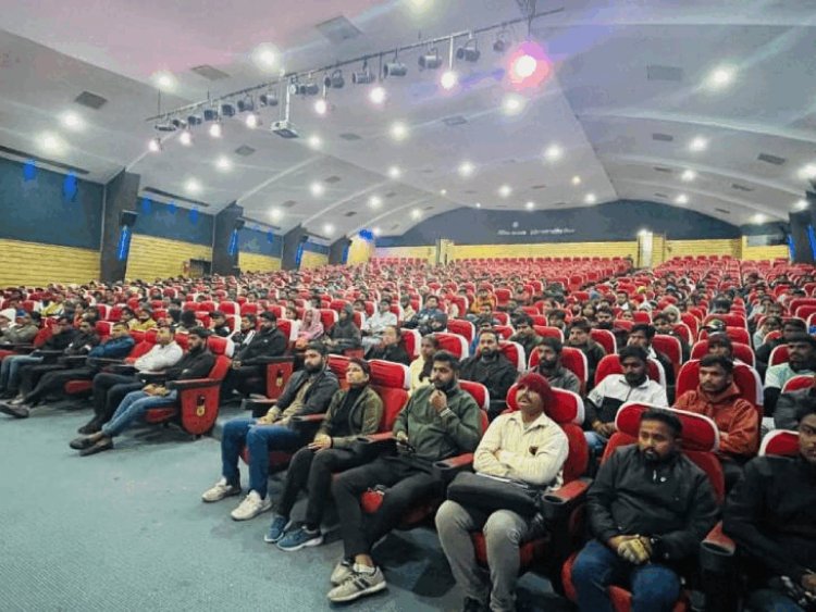 इंदौर में स्वच्छता की पाठशाला, आयुक्त ने पढ़ाया पाठ:स्वच्छता सर्वेक्षण की तैयारी शुरू; एनजीओ टीम को भी करेंगे सम्मानित