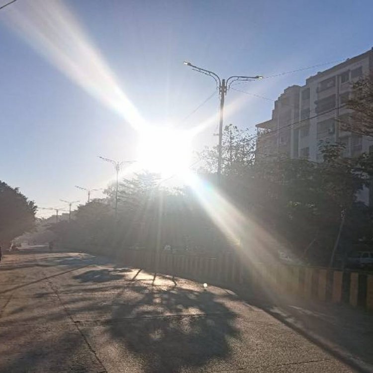 जनवरी के तीसरे ही दिन पारा 30 डिग्री के पार:10 सालों में तीसरी बार तापमान 6 डिग्री ज्यादा; दिन में ठण्ड का असर कम