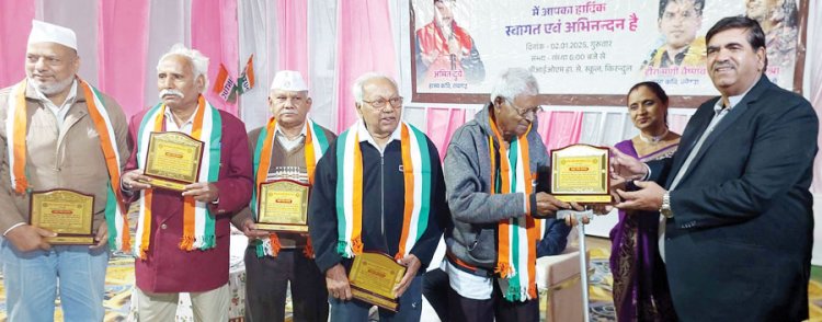 इंटक किरंदुल का नववर्ष पारिवारिक मिलन समारोह व कवि सम्मेलन