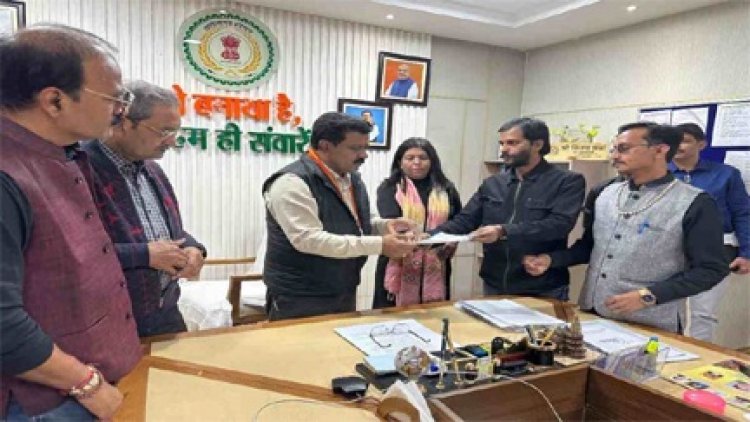 रायपुर प्रेस क्लब ने गृहमंत्री को सौंपा ज्ञापन