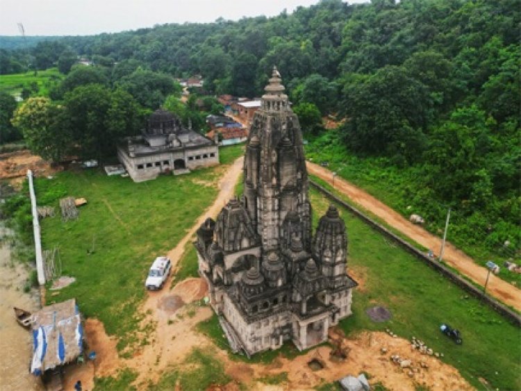 पर्यटन स्थल ओनाकोना में जिला प्रशासन बालोद द्वारा चलाया गया वृहद स्वच्छता अभियान