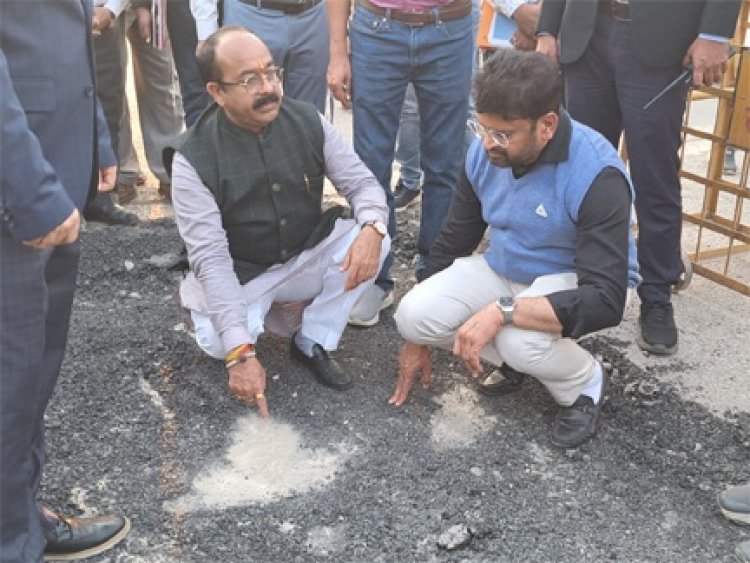 मोवा ओवर-ब्रिज का डिप्टी CM ने किया निरीक्षण ठेकेदार का रुकवाया पेमेंट