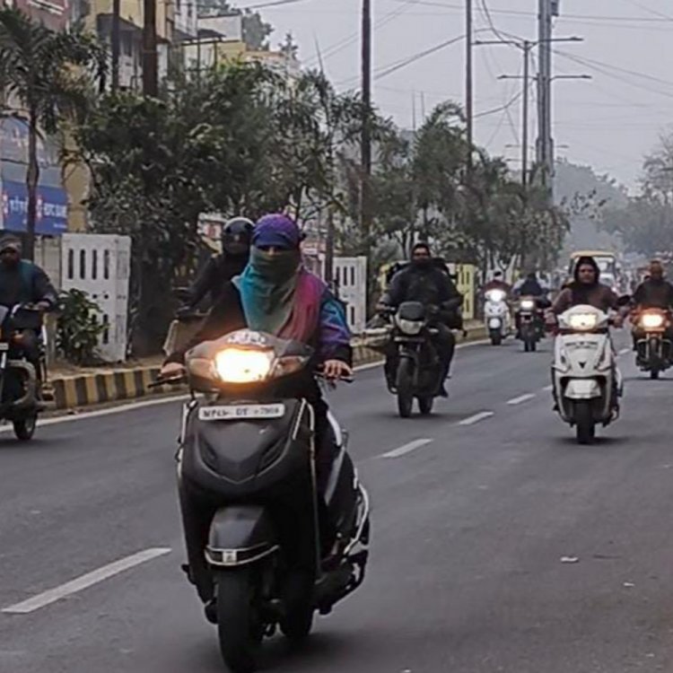 रतलाम में बर्फीली हवाओं ने बढ़ाई ठंड:अधिकतम और न्यूनतम पारा लुढ़का; मावठे का मौसम बनने के बाद निकली धूप