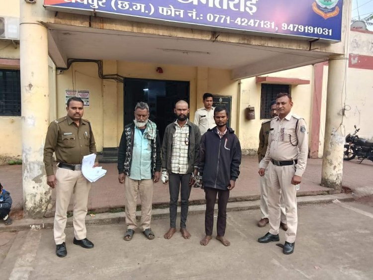 मुर्गा काटने वाले कटार से जानलेवा हमला,  एक नाबालिग, एक अधेड़ समेत 3 गिरफ्तार