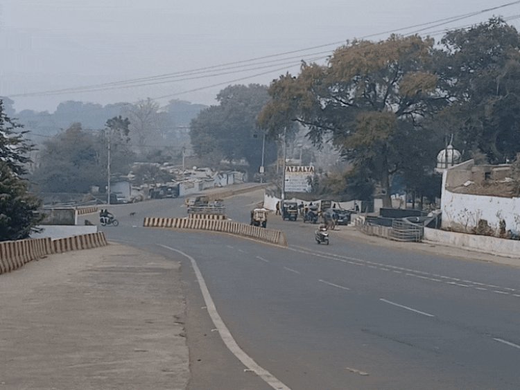 सागर में तापमान गिरा, 9.7 डिग्री रिकॉर्ड:सुबह से छाया रहा कोहरा, शीतलहर चलने से ठिठुरे लोग, स्कूलों की छुट्‌टी