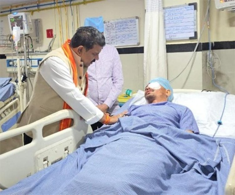 उपमुख्यमंत्री विजय शर्मा ने घायल जवानों से की मुलाकात, उनके शीघ्र स्वस्थ होने की कामना की