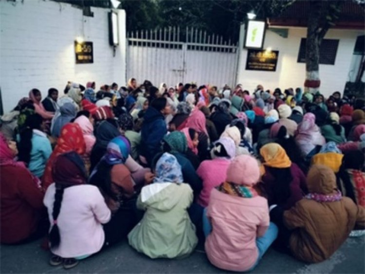 छत्तीसगढ़ में बर्खास्त B.Ed सहायक शिक्षकों ने मंत्री ओपी चौधरी का बंगला घेरा