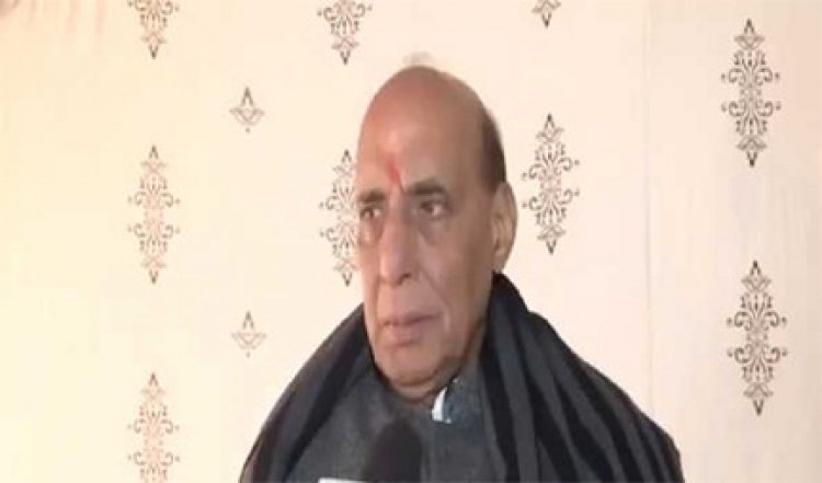 रक्षा मंत्री राजनाथ ने किया महाकुंभ में अमृत स्नान