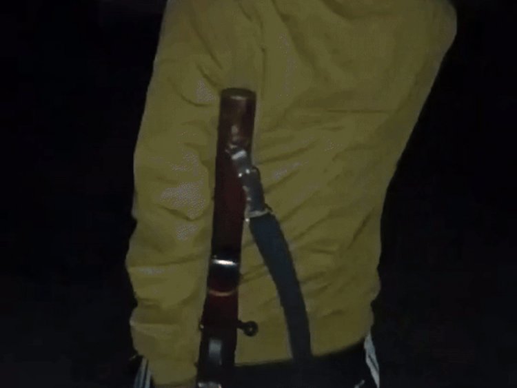 भिंड में बंदूक के दम पर रेत का अवैध परिवहन:लहार में डिलीवरी को लेकर विवाद, दो पक्षों में तनातनी; वीडियो वायरल