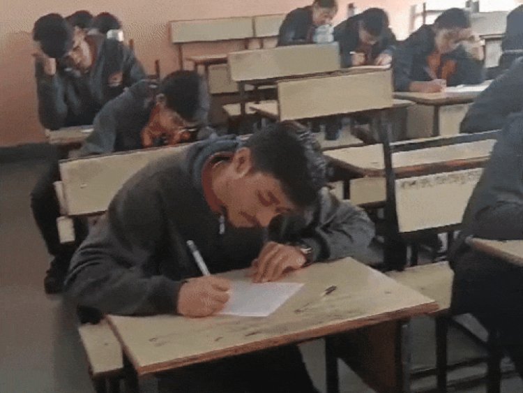 पीएमश्री विद्यालय -1 में परीक्षा पे चर्चा:प्रश्नोत्तरी में दिविका, श्रवण और नंदिता ने मारी बाजी, उपायुक्त ने किया सम्मानित