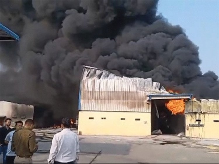 रायपुर में आग से केमिकल प्लांट खाक