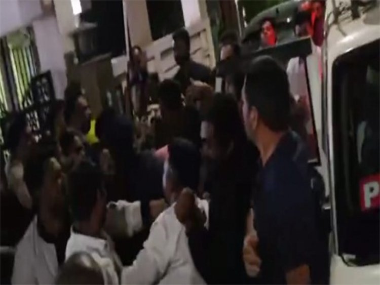 कार पार्किंग के विवाद में एक युवक का सिर फूटा