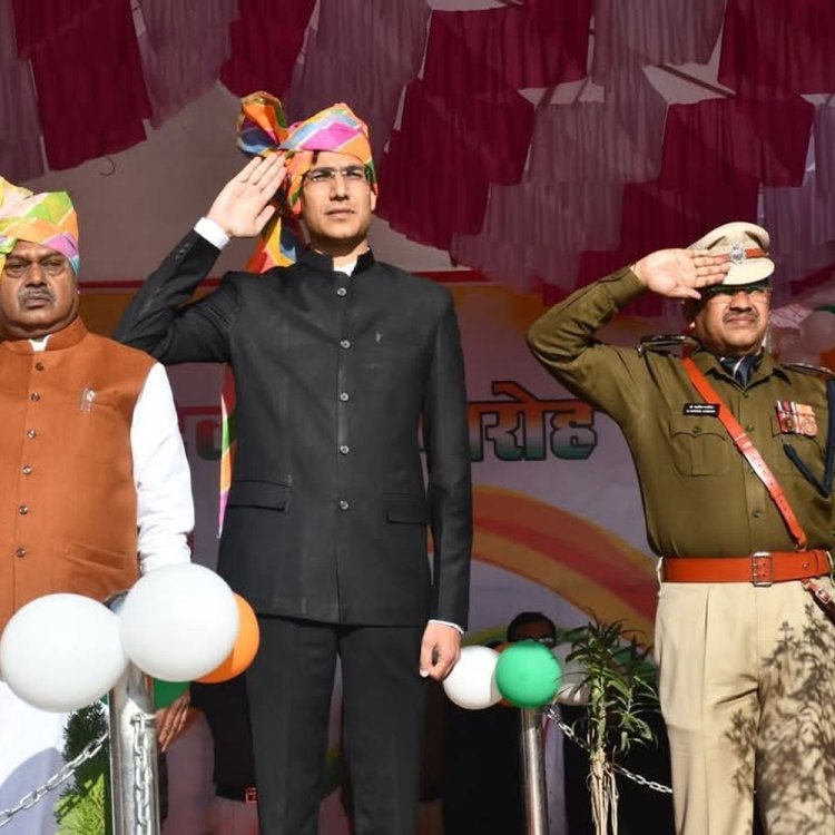 निवाड़ी में प्रभारी मंत्री कुशवाहा ने फहराया तिरंगा:परेड की ली सलामी, बच्चों ने दी सांस्कृतिक प्रस्तुती