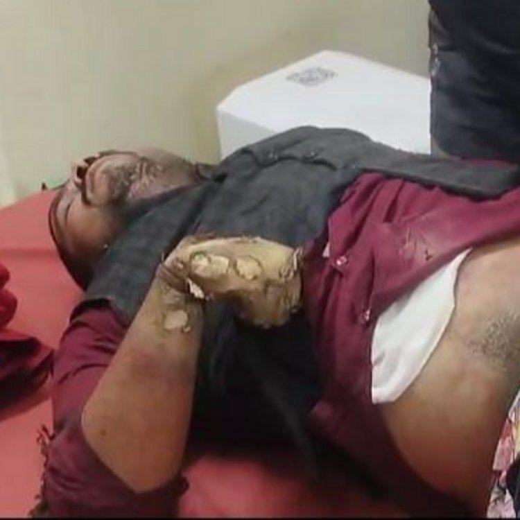 आगरा में महाकुंभ जा रही बस में आया करंट:हाईटेंशन लाइन से टच हुई बस, 40 श्रद्धालु से थे सवार, 4 की हालत गंभीर