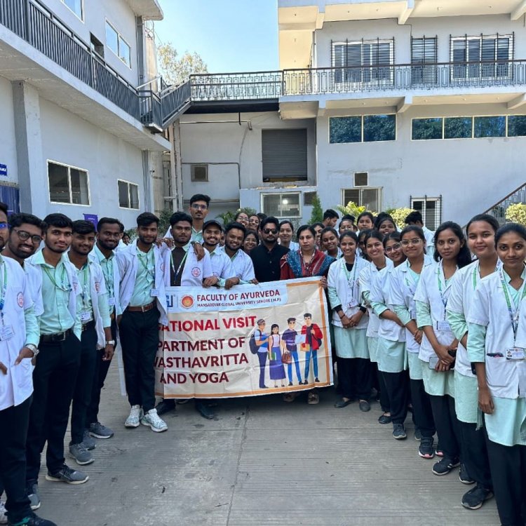 आयुर्वेद छात्रों का श्रीधी मिल्क फेडरेशन में शैक्षणिक दौरा:दूध प्रसंस्करण और गुणवत्ता नियंत्रण की जानकारी ली, उत्पादों का किया परीक्षण